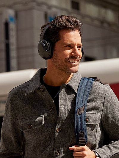 Handy Spielt Musik über Kopfhörer Und Lautsprecher Offizieller JBL Store - Lautsprecher, Kopfhörer und vieles mehr!